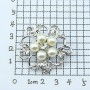 Брошь металл под серебро, кристаллы, белый жемчуг (4.0*4.0)